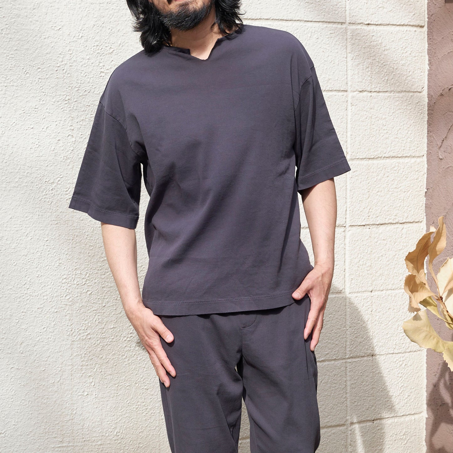 小林和人キーネックTシャツ(ユニセックス・5分袖)_3413806